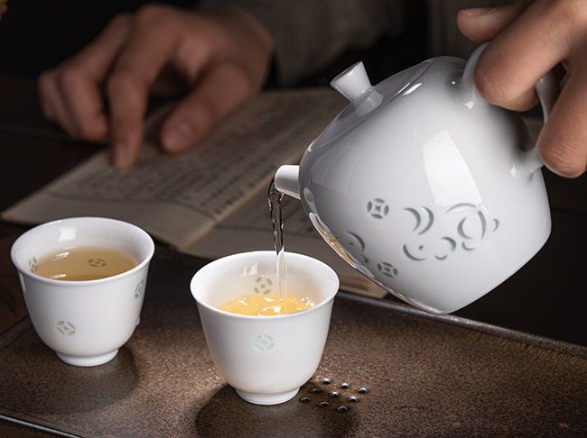 28.1·素玲珑钱兔似锦茶具.jpg