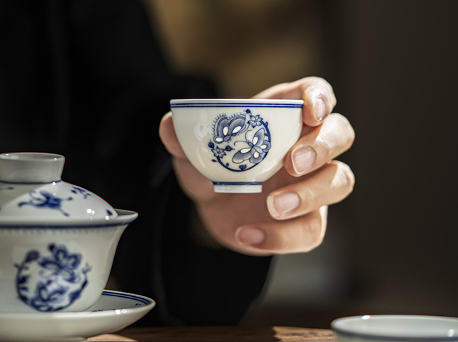 24.1·手绘蝶影茶具.jpg