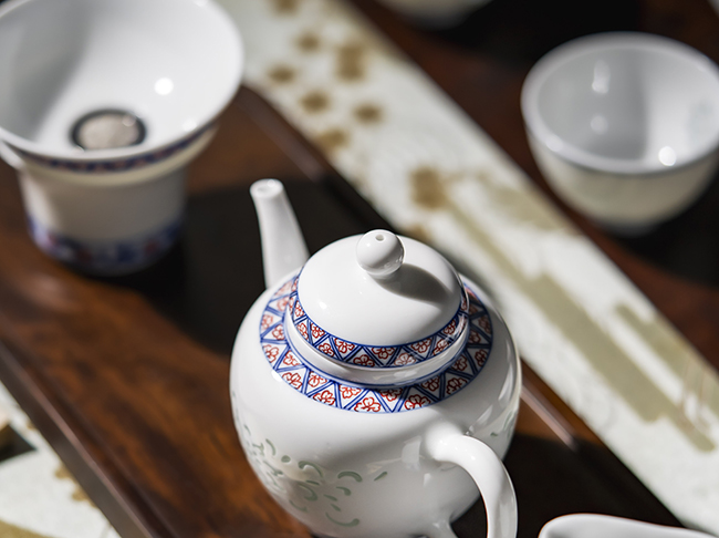 21.1·手绘早春十头茶具.jpg