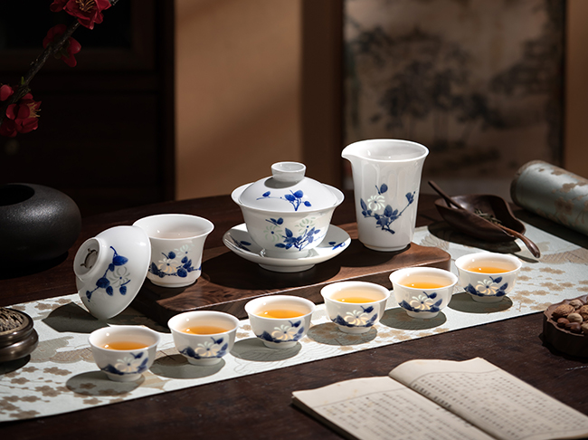 08.1·手绘山丹丹十头茶具.JPG
