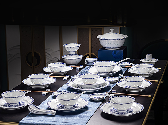 34.1·釉中梅樱餐具.jpg