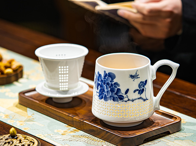 15.1·青花牡丹茶漏杯.jpg